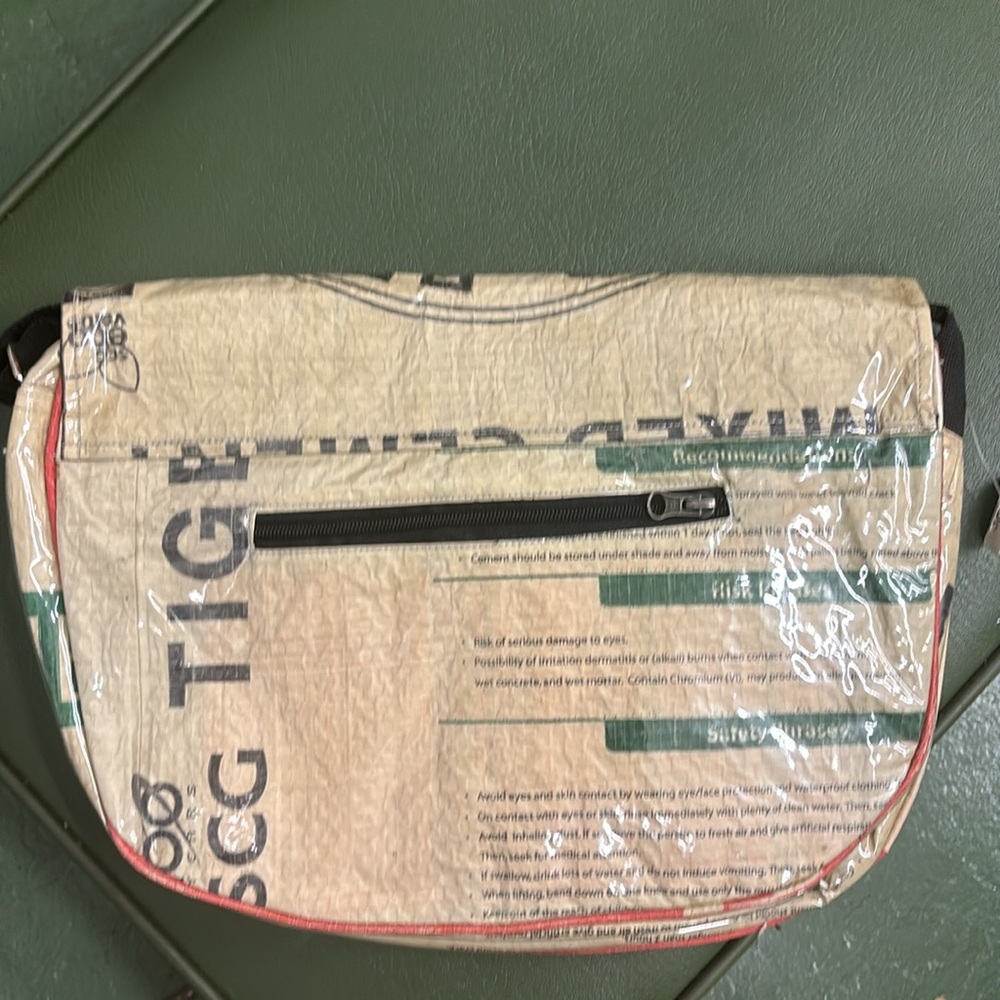 Angkor Recycled Crossbody Messenger Bag. Tiger design. Handmade in Cambodia. - Picture 6 of 8